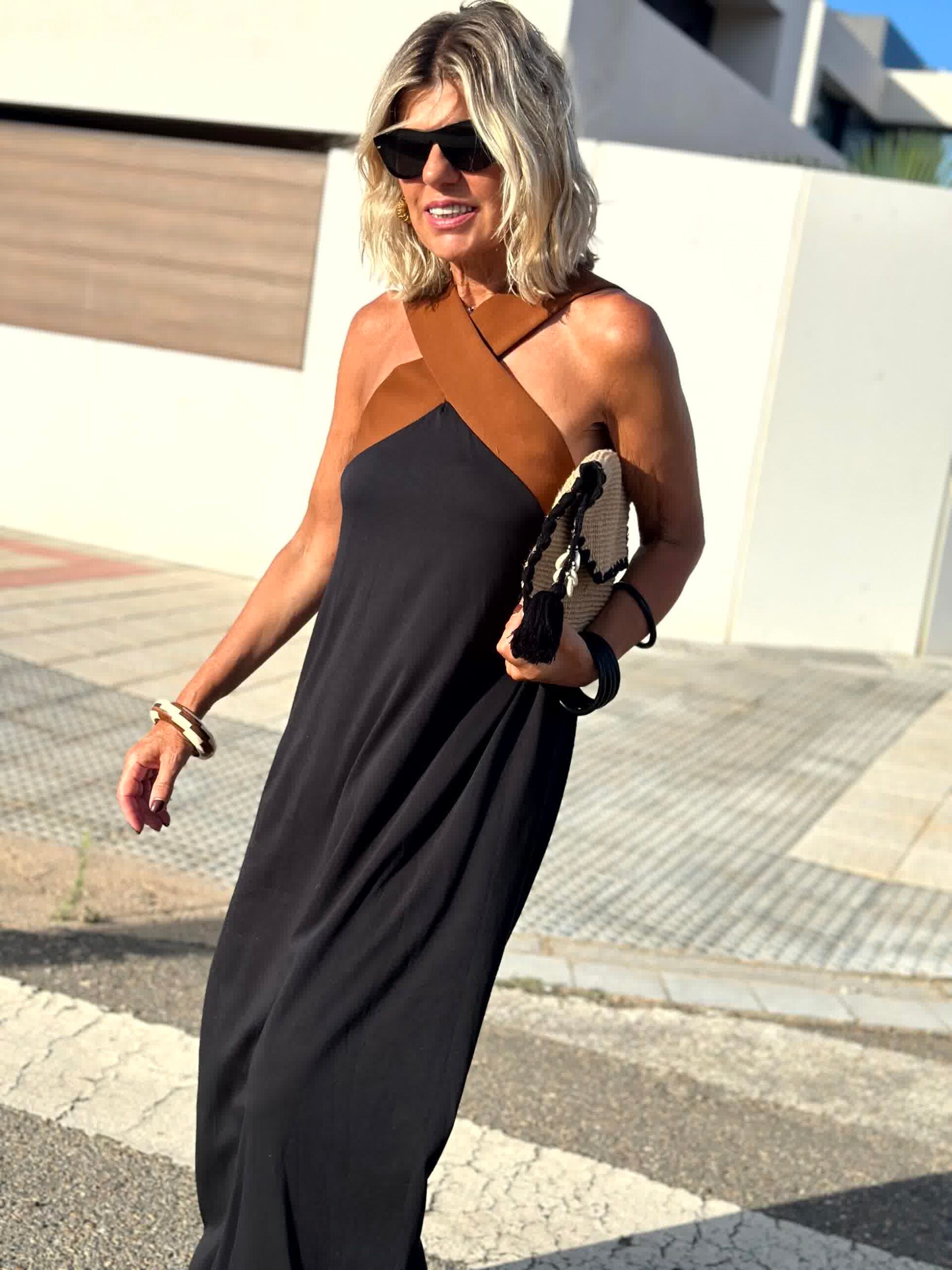 Sienna™| Elegante vestido con espalda descubierta y escote cruzado a la moda