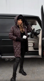 Invernal | Chaqueta elegante acolchada con capucha