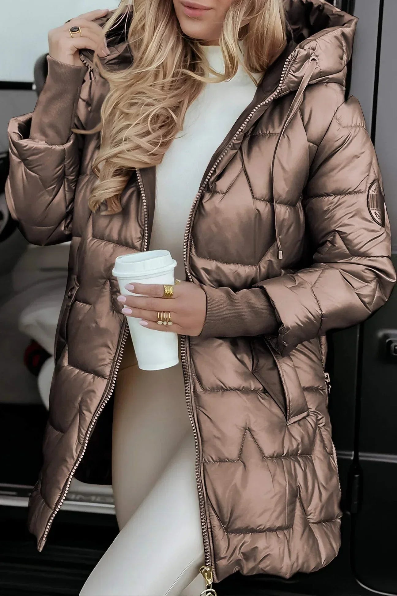 Nieve™ | Abrigo elegante de invierno con capucha y acolchado