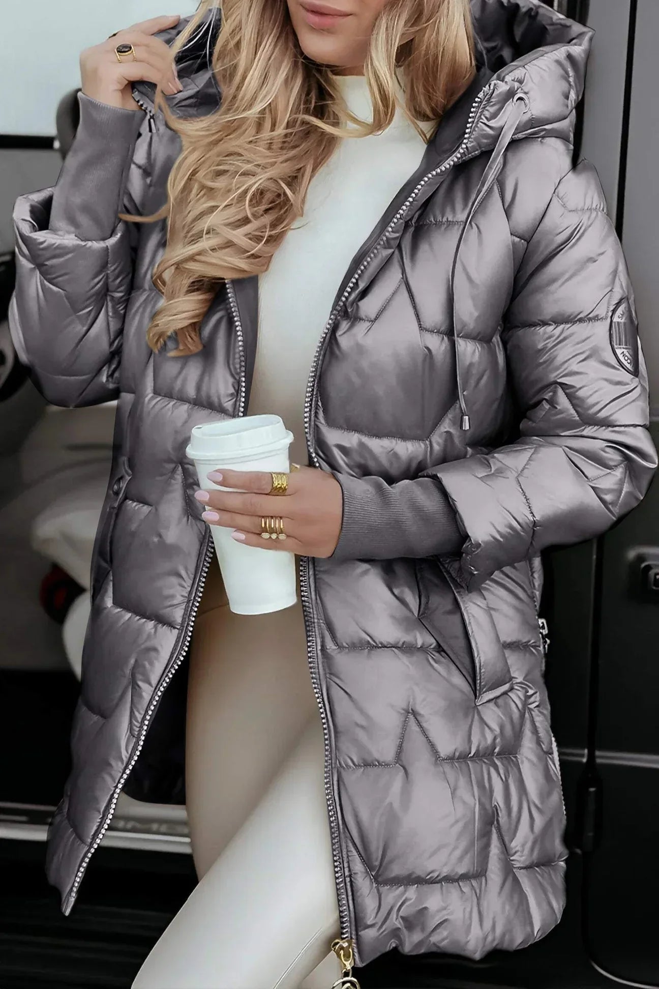 Nieve™ | Abrigo elegante de invierno con capucha y acolchado