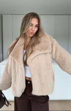 Deseo - Abrigo de piel sintetica